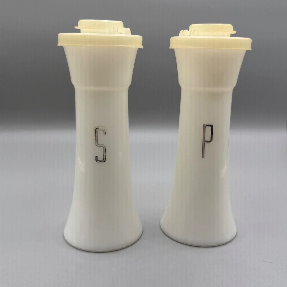 VTG Tupperware‎ Hourglass Salt & Pepper Shaker White Set of 3 Retro Kitchen 6.5